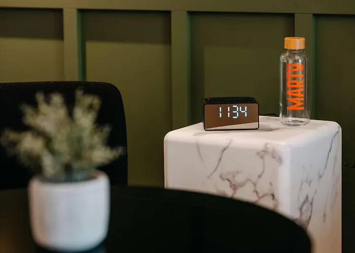 Marty - Tapestry Collection By Hilton