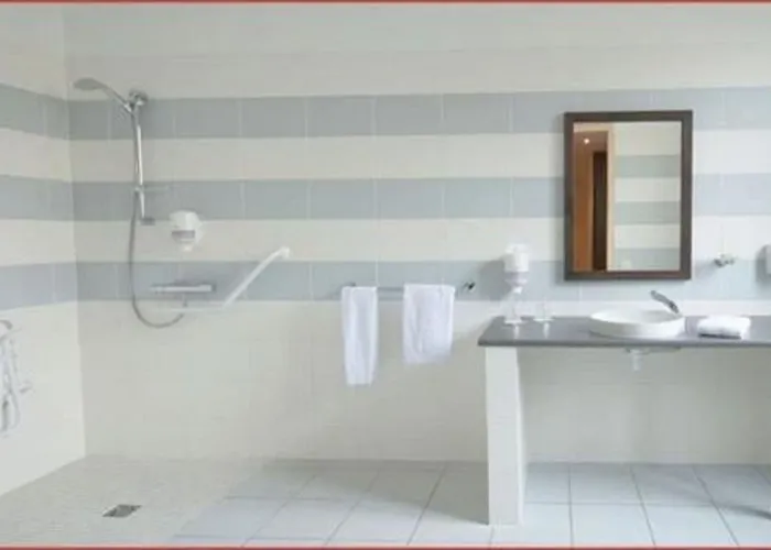 Marty - Tapestry Collection By Hilton Bordeaux