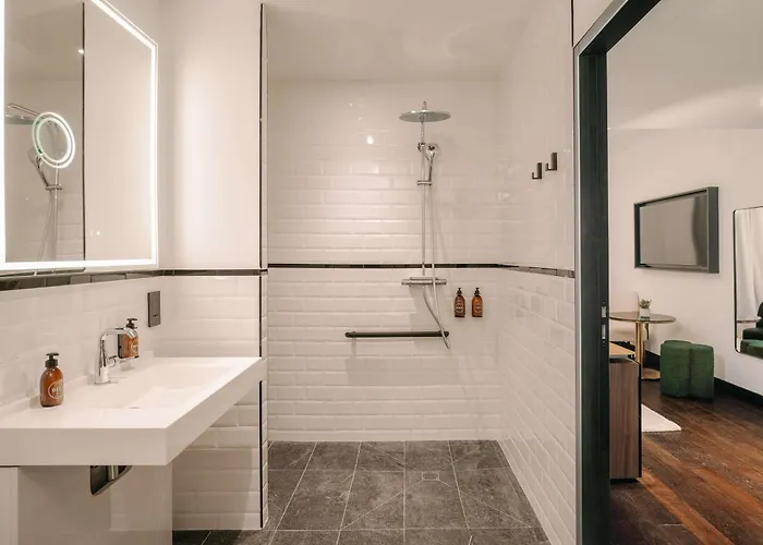 Marty - Tapestry Collection By Hilton Otel 4*