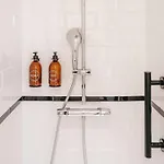 Marty - Tapestry Collection By Hilton Hotel