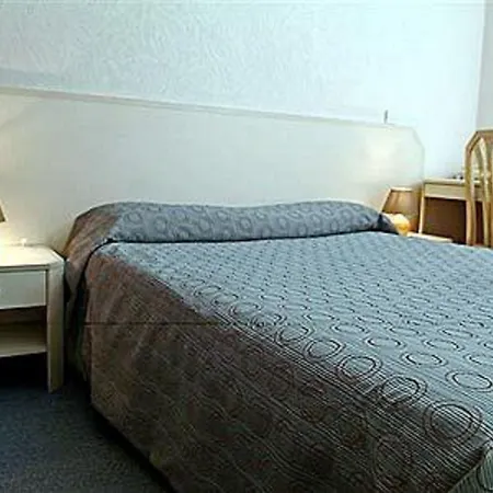 Marty - Tapestry Collection By Hilton 4* בורדו