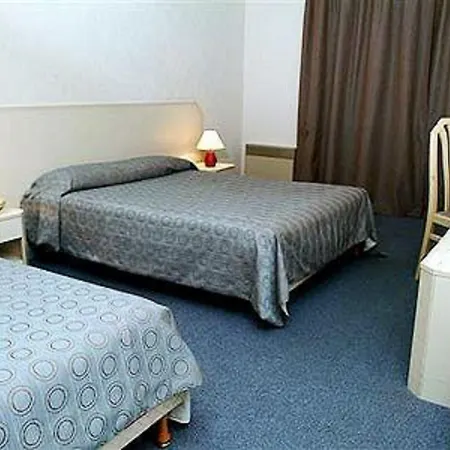 Marty - Tapestry Collection By Hilton Bordeaux