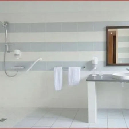 Marty - Tapestry Collection By Hilton Bordeaux