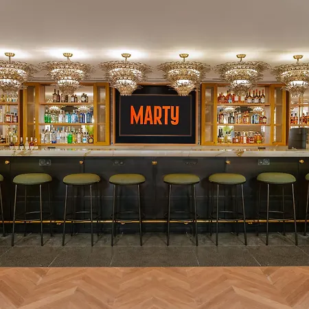 Marty - Tapestry Collection By Hilton