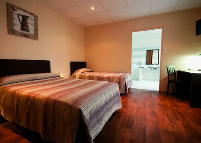 Marty - Tapestry Collection By Hilton Bordeaux